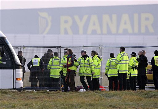 Ekolodzy zablokowali londyńskie lotnisko, odwołano 57 lotów