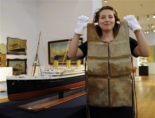 Kamizelka ratunkowa z Titanica sprzedana za 70 tys. dol