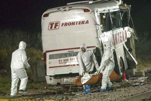 Tragiczny wypadek w Meksyku - pociąg staranował autobus pełen ludzi