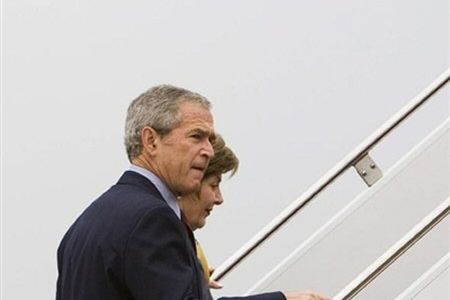 Antyglobaliści w pogoni za Bushem