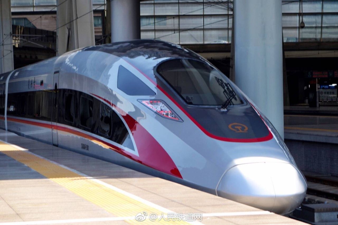 Stuprocentowo chiński superpociąg wyjechał w pierwszą trasę