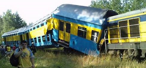 Czołowe zderzenie dwóch pociągów - 25 osób rannych