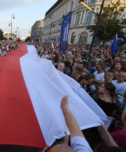 "Kto mnie opluje, gdy trzymam flagę?!". Z twórczynią ogromnej flagi Polski rozmawia Rachela Berkowska