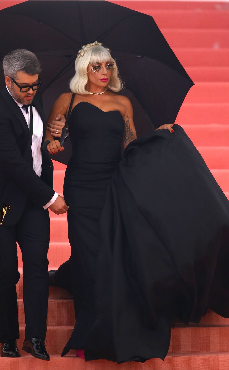 Lady Gaga - czarna kreacja, MET Gala 2019