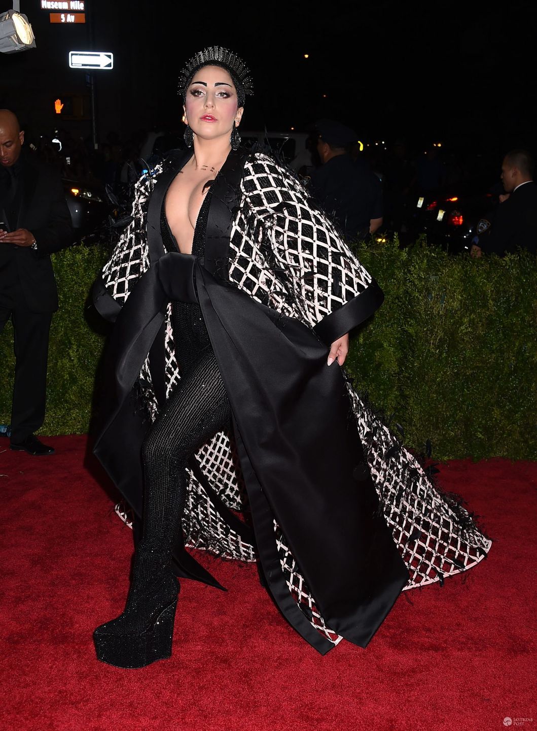 Kreacja: Balenciaga by Alexander Wang. Lady Gaga, MET Gala 2015 (fot. ONS)