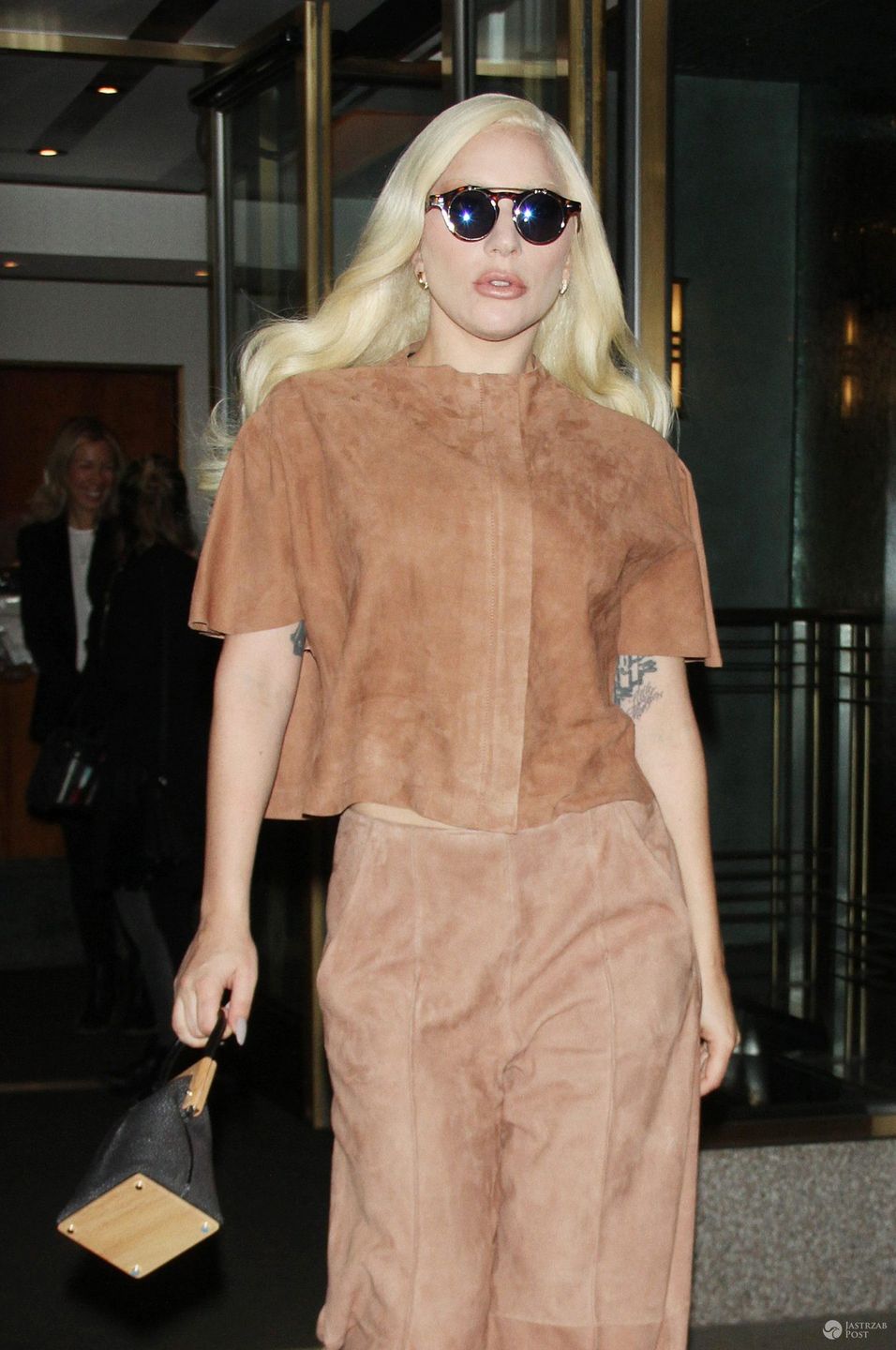 Lady Gaga przed hotelem w Nowym Jorku 2015