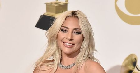 Lady Gaga przyłapana na pocałunkach z nowym partnerem!