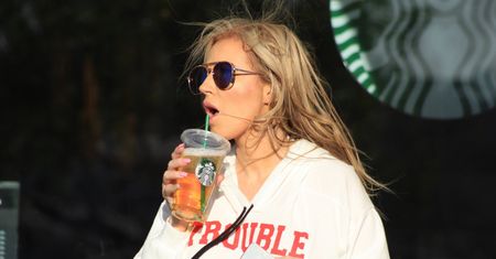 Ana Braga odsłoniła piersi pod kawiarnią. Ona nie zna słowa wstyd