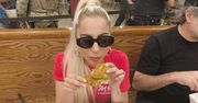 Lady Gaga objada się kurczakami w Nowym Jorku. Ma swoje powody