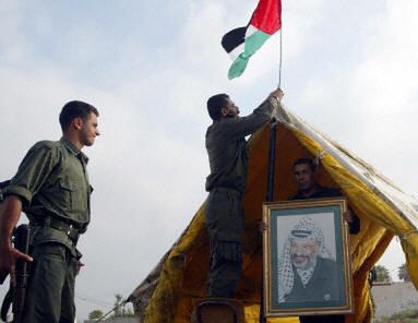 Palestyńczycy przejmują kontrolę nad Strefą Gazy