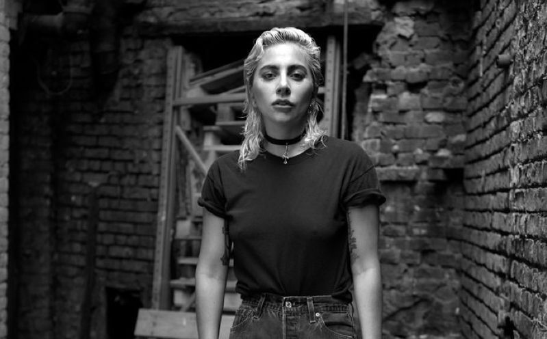 Lady Gaga bez makijażu w sesji dla „T Magazine”