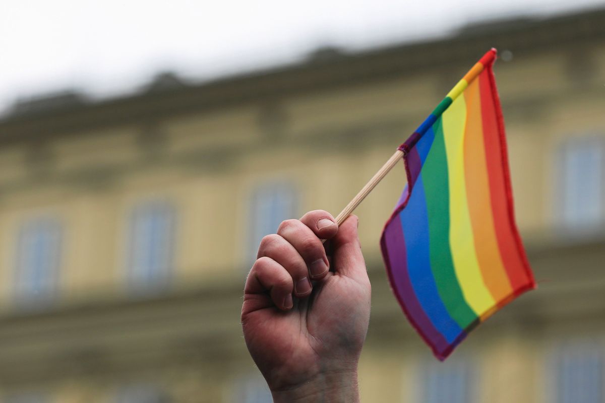 Parlament Europejski po raz pierwszy wywiesza tęczową flagę. PiS protestuje