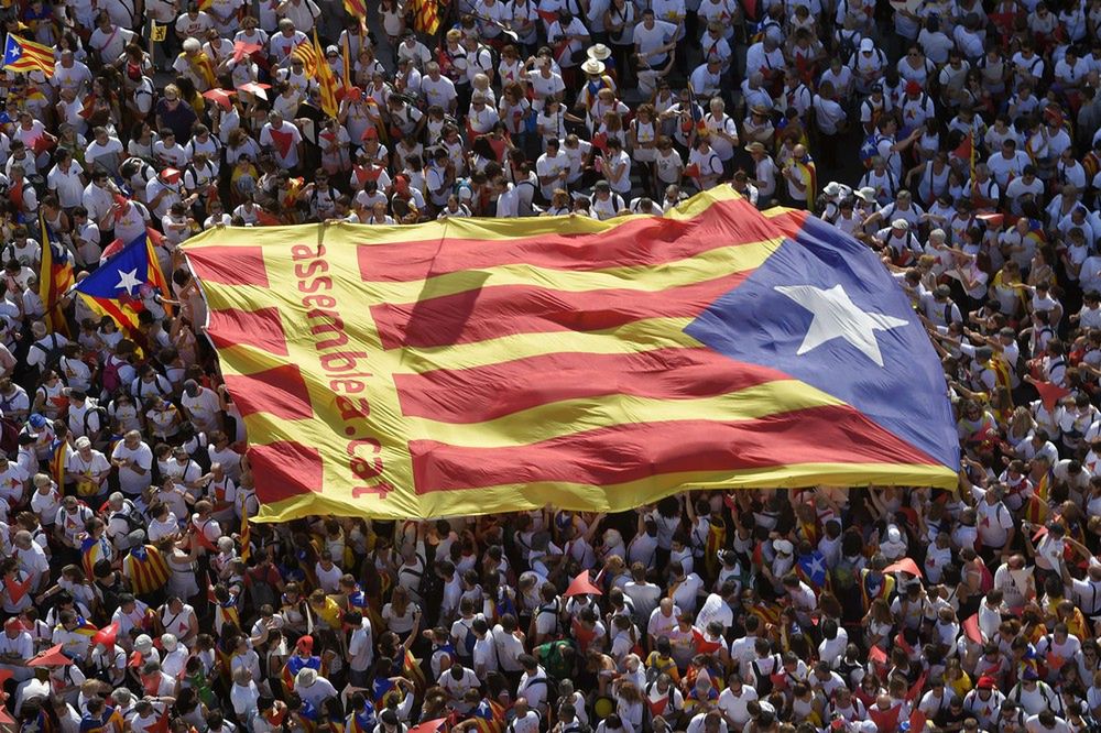 Za Katalonią pójdą inne regiony? Euro pod presją traci na wartości