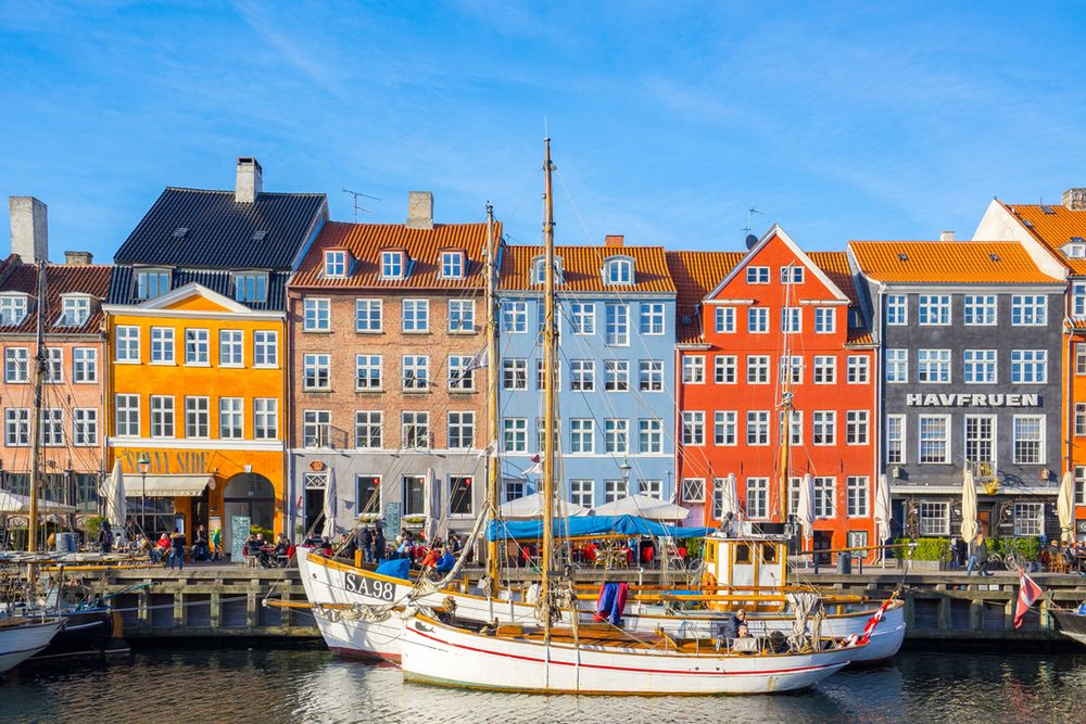 Charakterystyczne kolorowe domy w dzielnicy Nyhavn w Kopenhadze