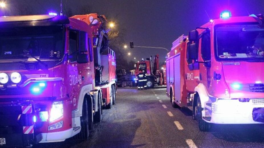 Na miejsce zdarzenia przyjechało 12 zastępów straży pożarnej. 