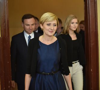 Posłowie chcą dać pierwszej damie pensję