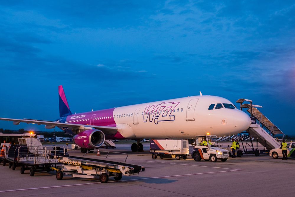 Wizzair podnosi ceny. Podróżni znowu zapłacą więcej za bagaż 