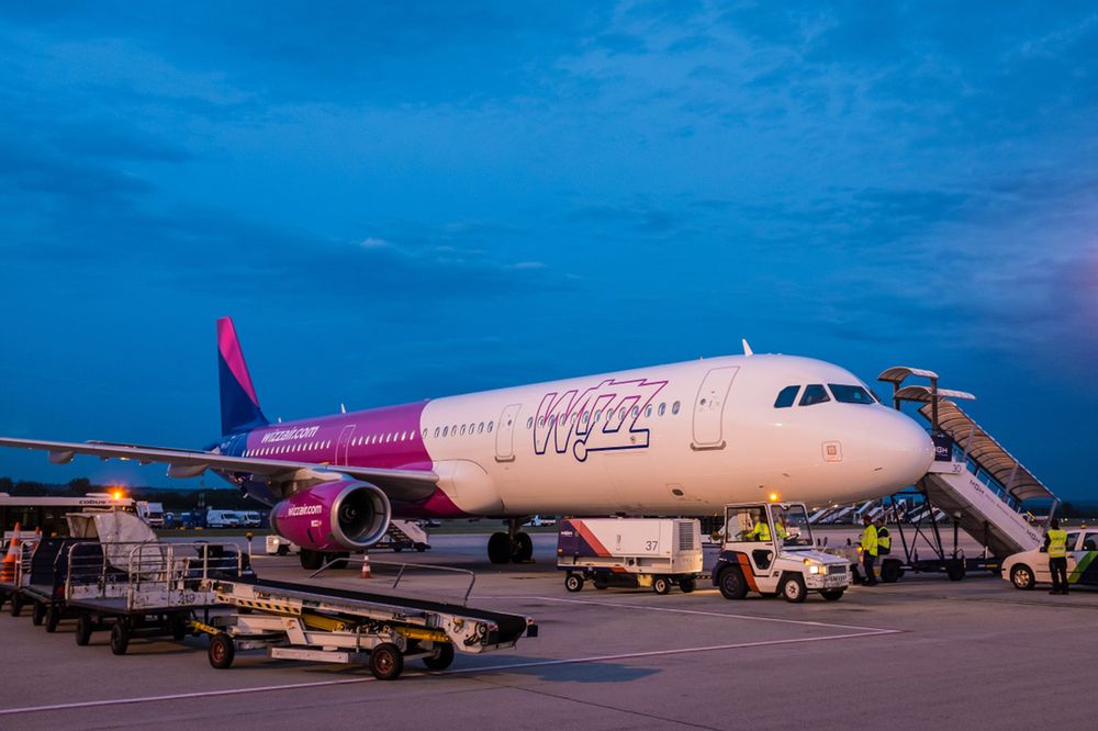 Wizzair podnosi ceny. Podróżni znowu zapłacą więcej za bagaż