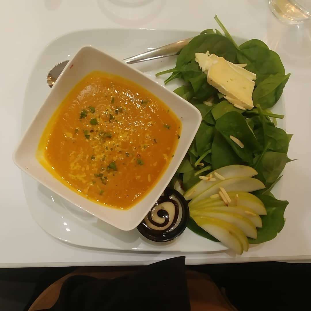 Zupa serwowana w White Goose Bistro