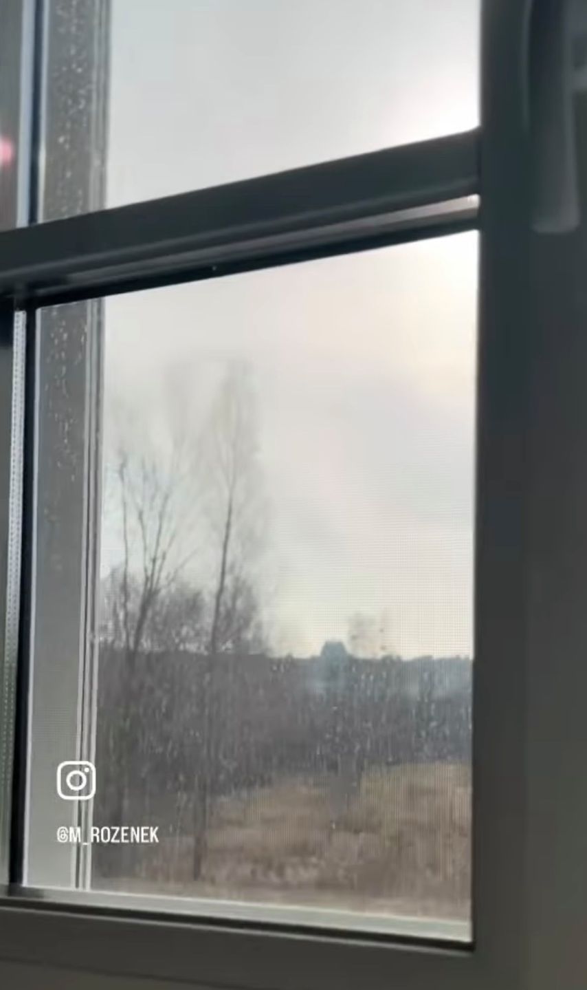 Brudne okno w łazience Rozenek