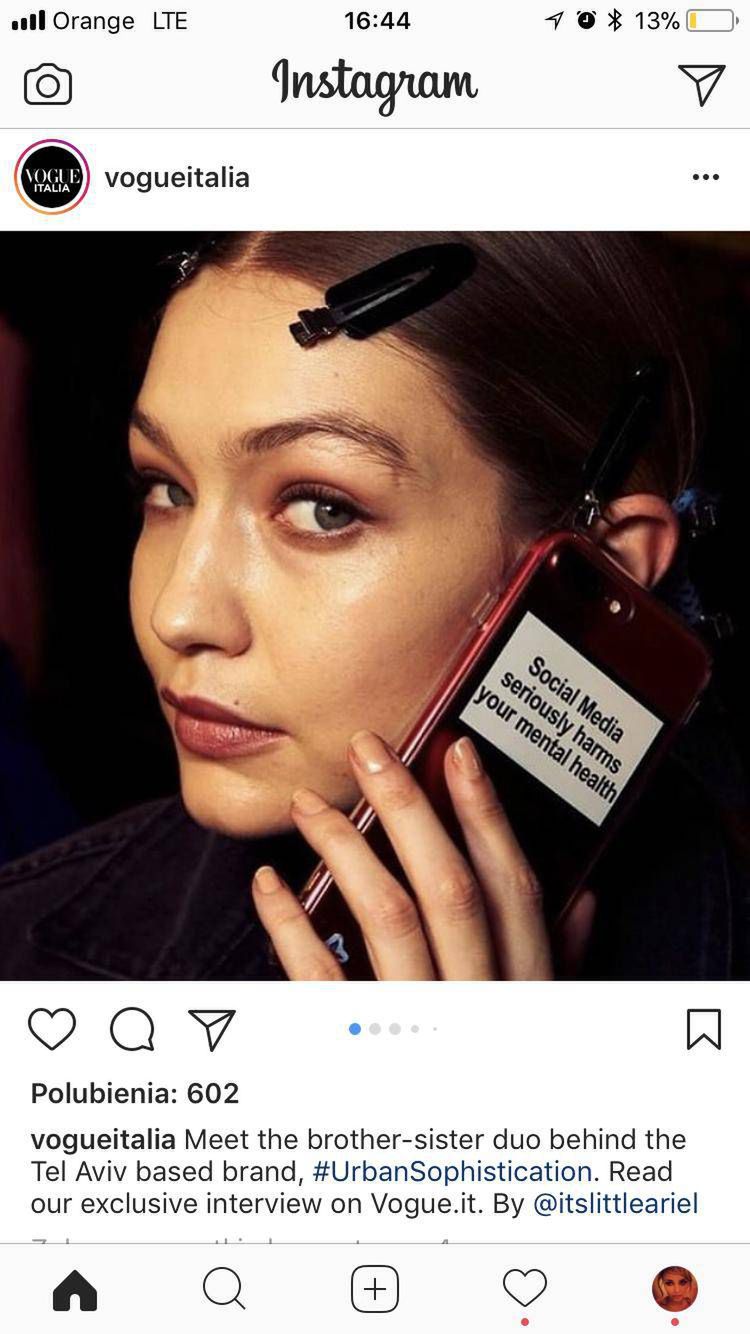 Gigi Hadid z obudową na telefon Urban Sophistication