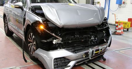 Nowe testy zderzeniowe. Audi i VW wypadły świetnie, gorzej mały japończyk