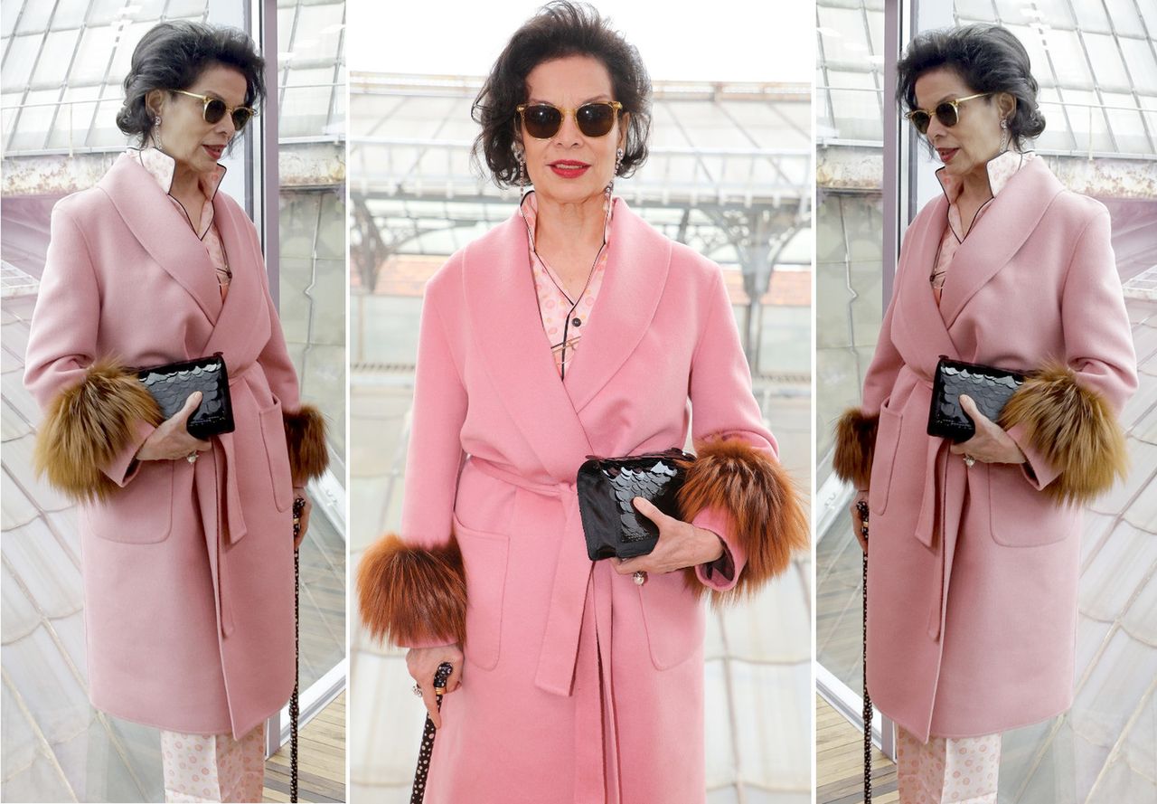 LOOK OF THE DAY: Bianca Jagger cała w różu Prady