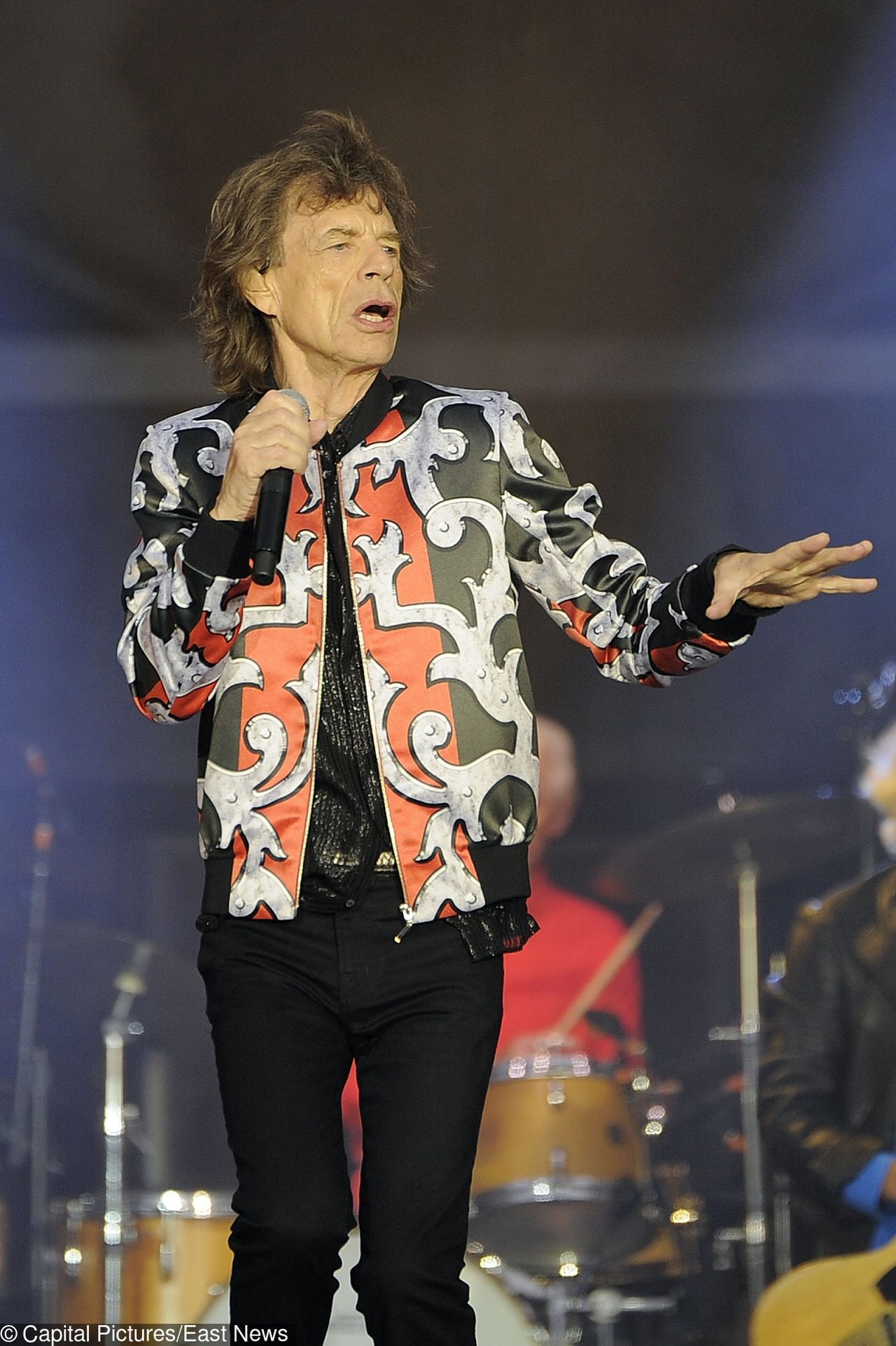 Mick Jagger imprezuje w Moskwie. Gwiazdor The Rolling Stones bawi się z młodą wokalistką 