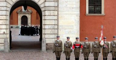 Obchody Dnia Flagi RP z jednym przedstawicielem rządu