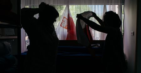 Gdy umarł papież, to kolejka była na pół dnia. Raz wejdzie kibol, a raz weteran