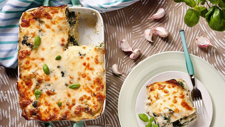 Lasagne z kurczakiem i pesto. Smakowity pomysł na rodzinny obiad