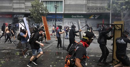 Chile. Media: Mateusz M. zginął podczas zamieszek. Nauczyciel z Polski zabity z broni teścia