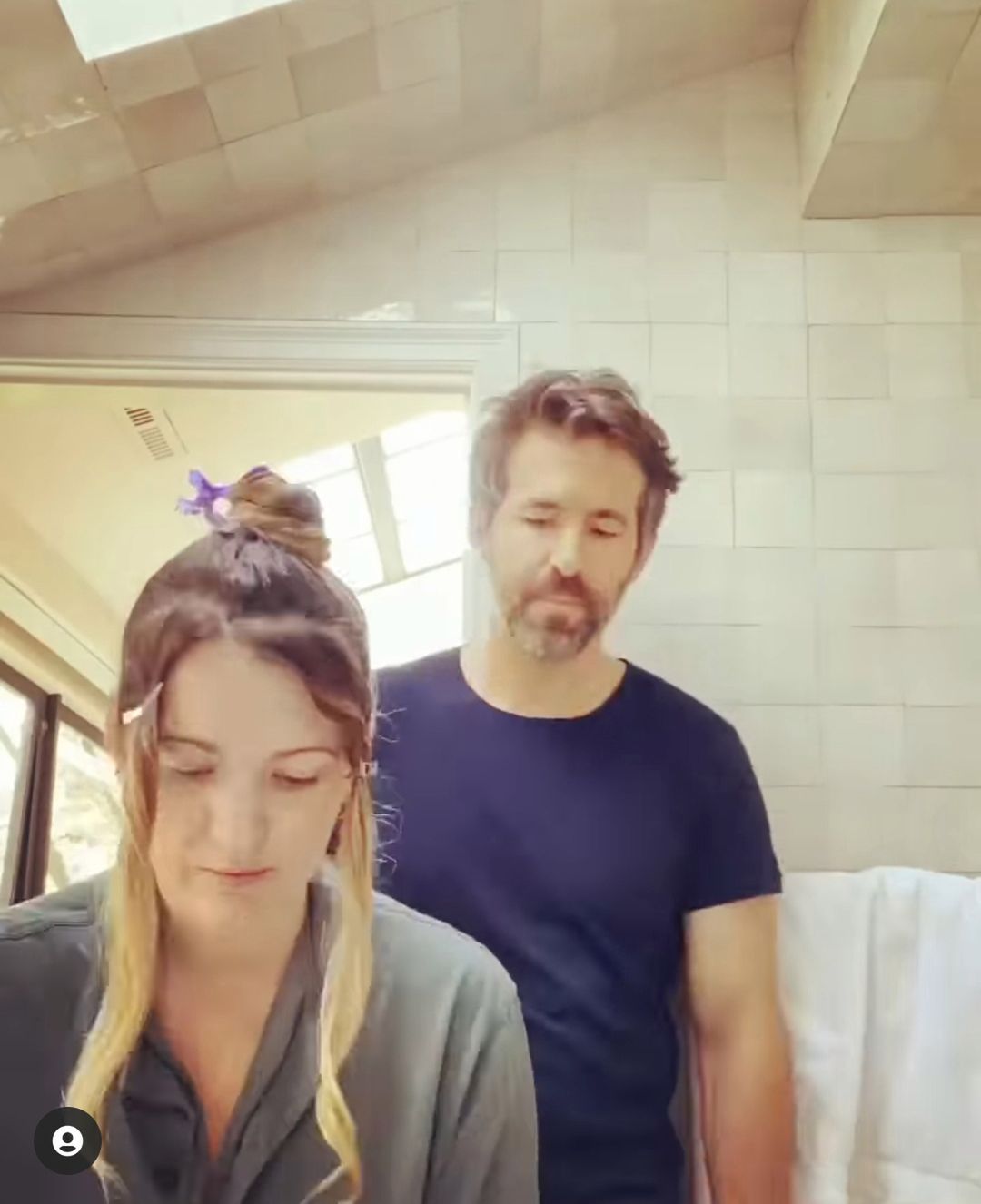Ryan Reynolds zabrał się za włosy Blake Lively