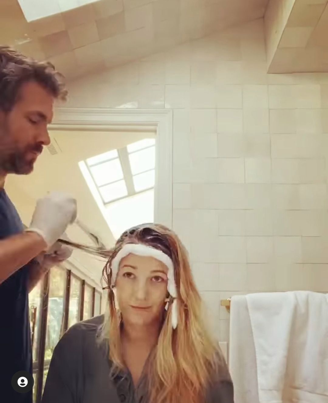 Ryan Reynolds zabrał się za włosy Blake Lively