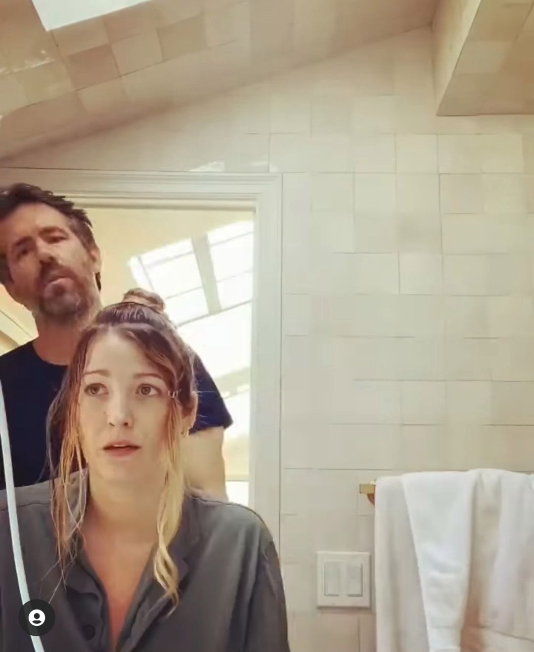 Ryan Reynolds zabrał się za włosy Blake Lively