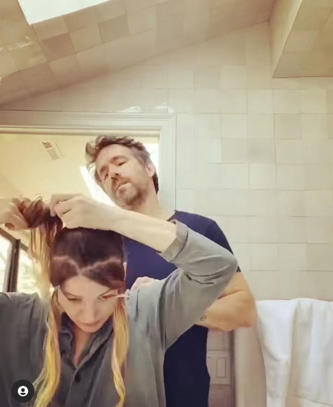 Ryan Reynolds zabrał się za włosy Blake Lively
