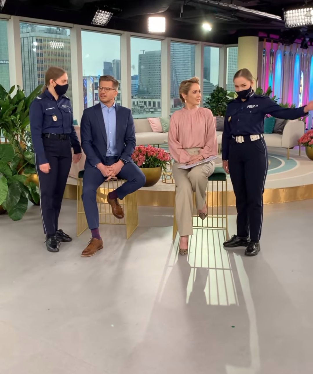 Małgorzata Ohme i Filip Chajzer z policją w Dzień Dobry TVN