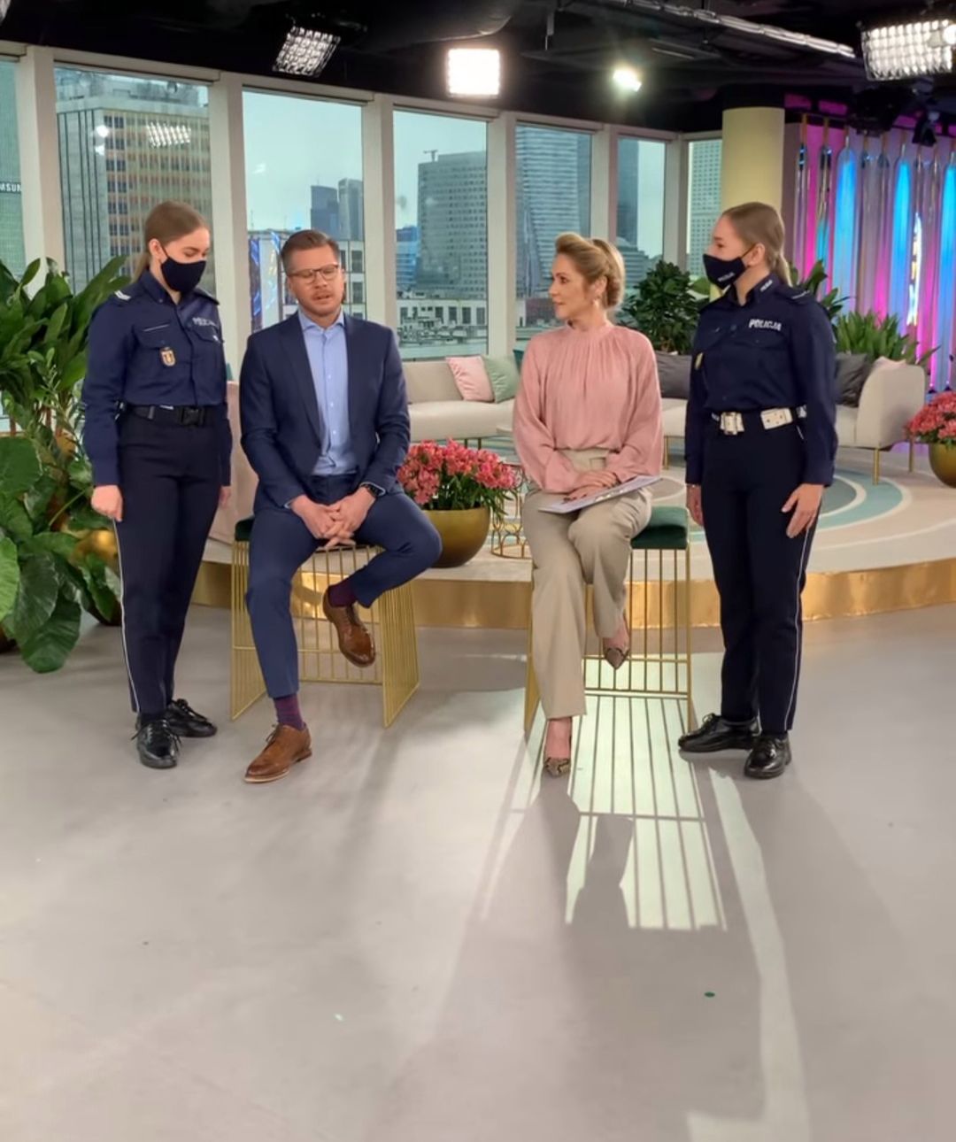 Małgorzata Ohme i Filip Chajzer z policją w Dzień Dobry TVN