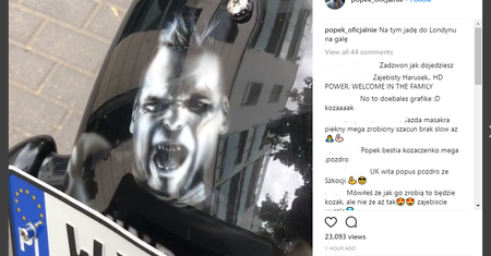Popek chwali się motocyklem. Pokryto go podobiznami celebryty