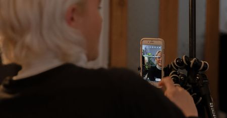 Influencer w koronie. Gargamel nie zostawia na nich suchej nitki