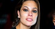Ashley Graham ćwiczy jogę w trzecim trymestrze ciąży. Ta poza robi wrażenie!