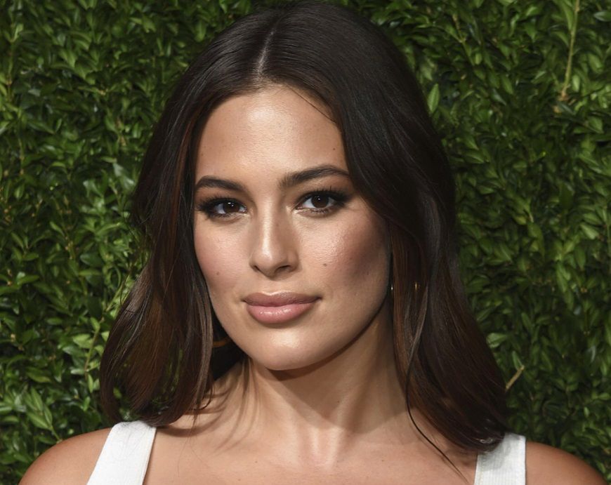 Ashley Graham chwali się seksownymi krągłościami na imprezie