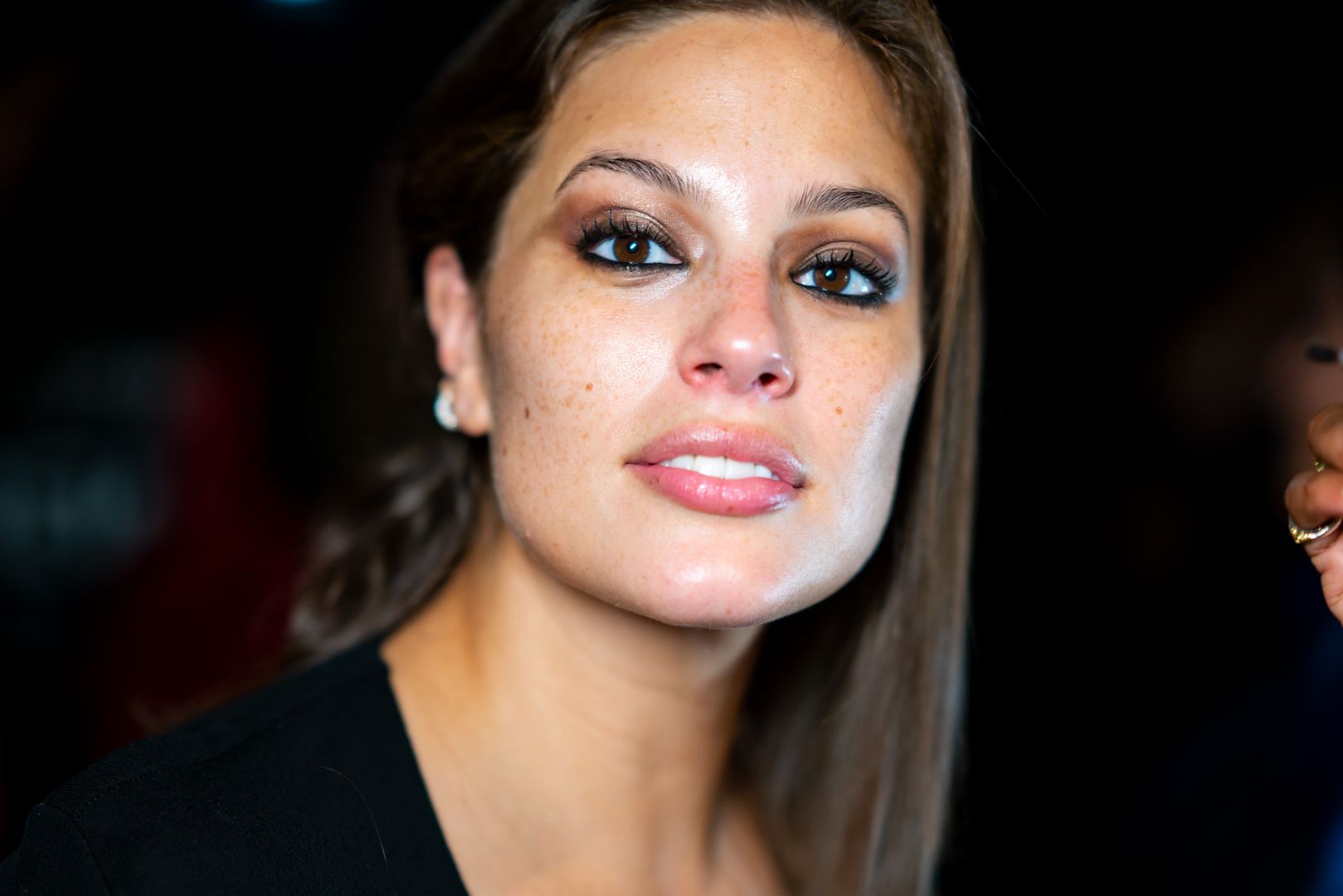 Ashley Graham ćwiczy jogę w trzecim trymestrze ciąży. Ta poza robi wrażenie!