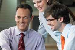 Urzędnicy sami sobie naganiają prace. I dorabiają na boku