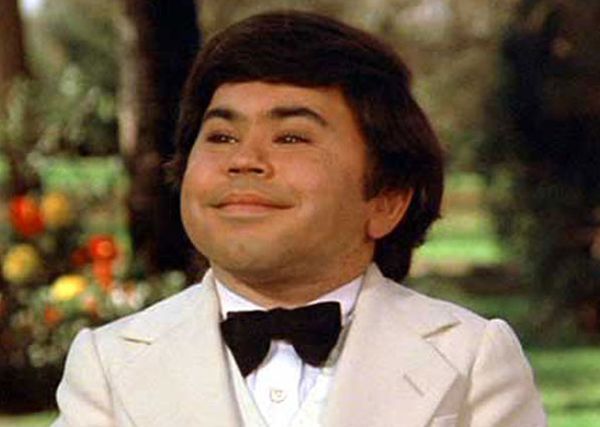 Peter Dinklage jako Herve Villechaize -  jeden z najbardziej kulturalnych i niebezpiecznych ludzi