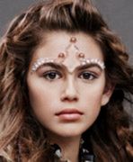 Jaka matka, taka córka. Zjawiskowa Kaia Gerber w "Teen Vogue"