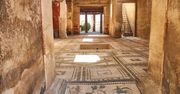 Uszkodził zabytkową mozaikę w Pompejach, bo chciał mieć lepsze ujęcie