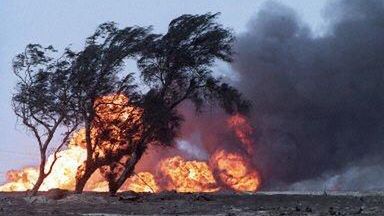 Płonące szyby w Rumaili podczas wojny w 1991