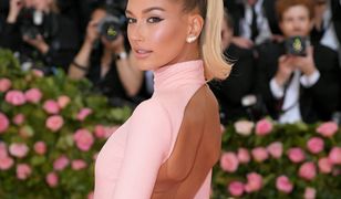 Hailey Bieber odsłoniła plecy na gali MET 2019. Co za dekolt!