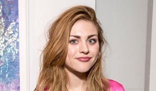 Frances Bean Cobain w prześwitującej kreacji. Miało być zaskakująco, wyszło dziwnie